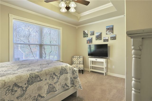 4857 E Woodsedge Road, Fayetteville, AR 72701