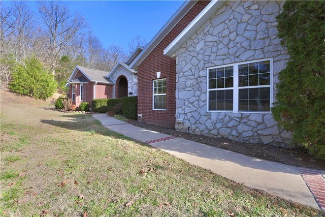 4857 E Woodsedge Road, Fayetteville, AR 72701