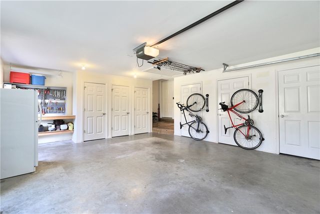 4857 E Woodsedge Road, Fayetteville, AR 72701