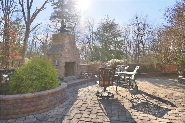 4857 E Woodsedge Road, Fayetteville, AR 72701