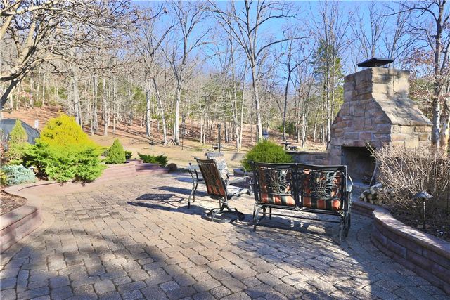 4857 E Woodsedge Road, Fayetteville, AR 72701