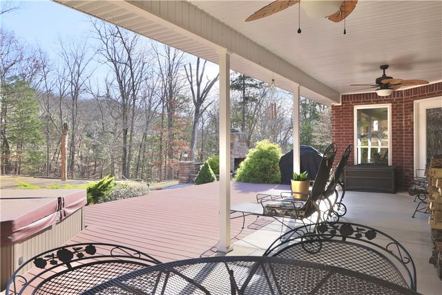 4857 E Woodsedge Road, Fayetteville, AR 72701