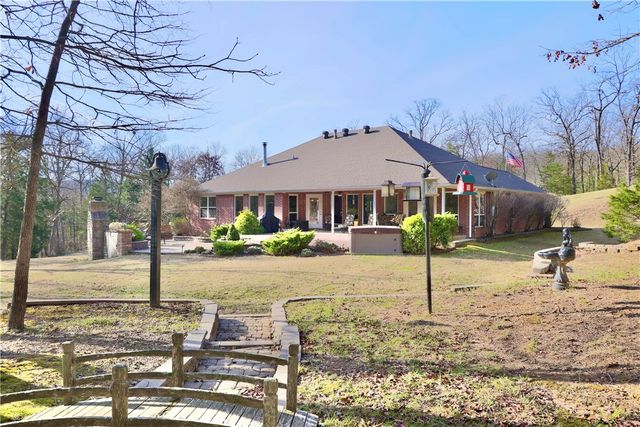 4857 E Woodsedge Road, Fayetteville, AR 72701
