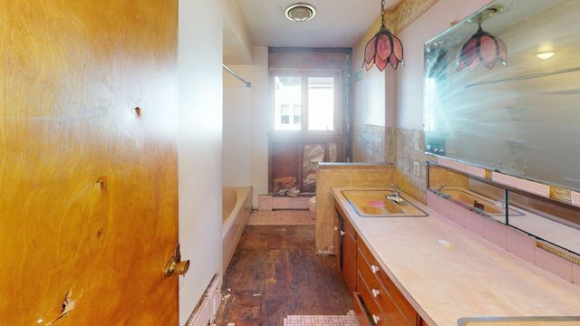 79 William St, Lawrence, MA 01841