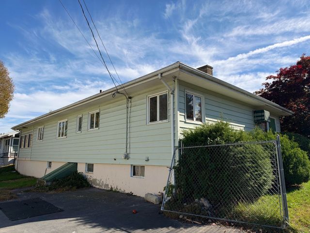 79 William St, Lawrence, MA 01841