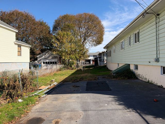 79 William St, Lawrence, MA 01841