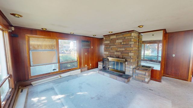 79 William St, Lawrence, MA 01841