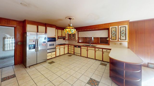 79 William St, Lawrence, MA 01841