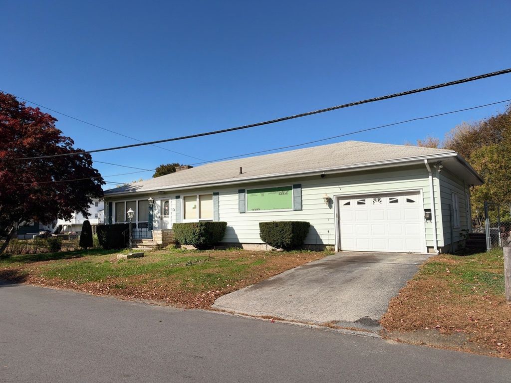 79 William St, Lawrence, MA 01841