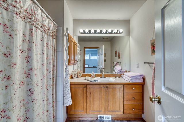 9640 Long Point Lane NW, Silverdale, WA 98383