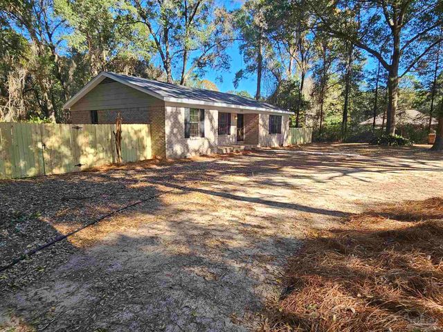 5270 Barcelona St, Pace, FL 32571