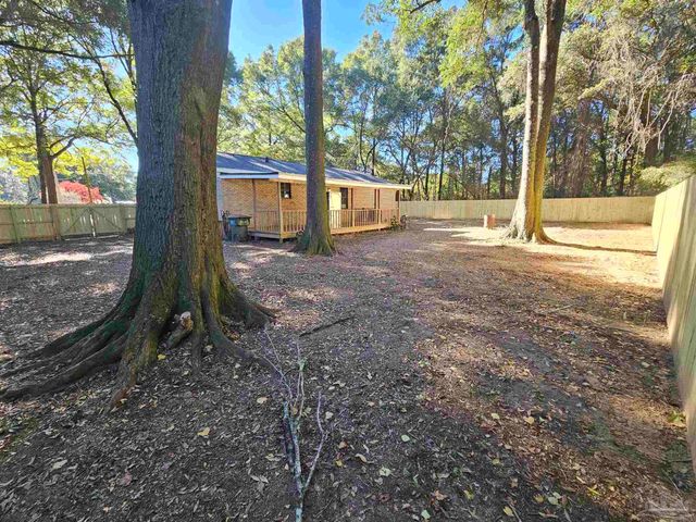 5270 Barcelona St, Pace, FL 32571