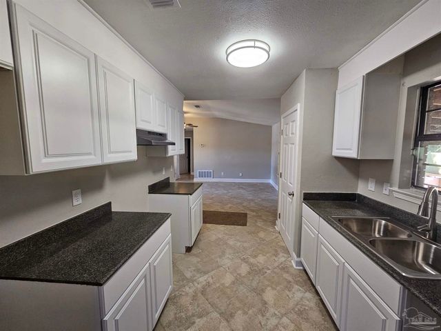 5270 Barcelona St, Pace, FL 32571