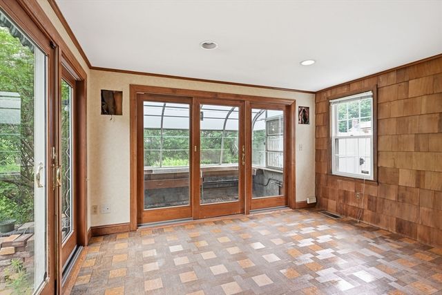 47 Fenway Dr, Springfield, MA 01119