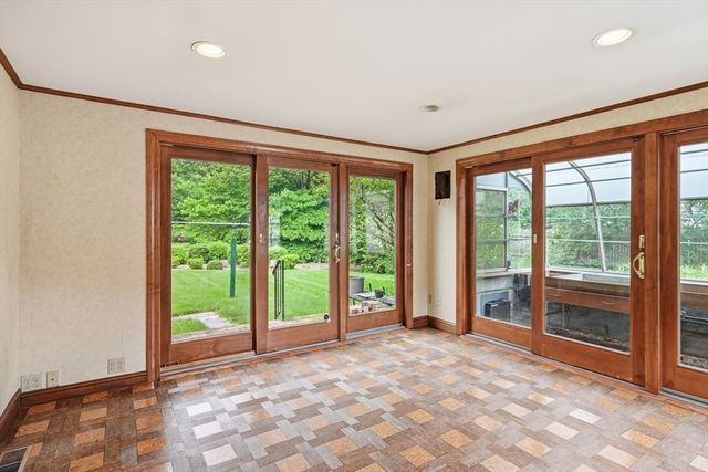 47 Fenway Dr, Springfield, MA 01119
