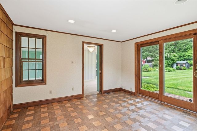 47 Fenway Dr, Springfield, MA 01119
