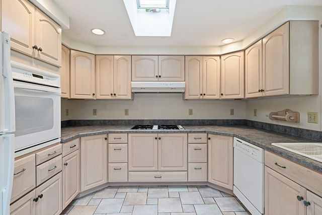 47 Fenway Dr, Springfield, MA 01119