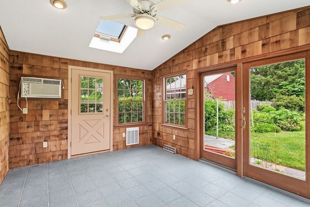47 Fenway Dr, Springfield, MA 01119