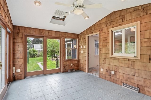 47 Fenway Dr, Springfield, MA 01119