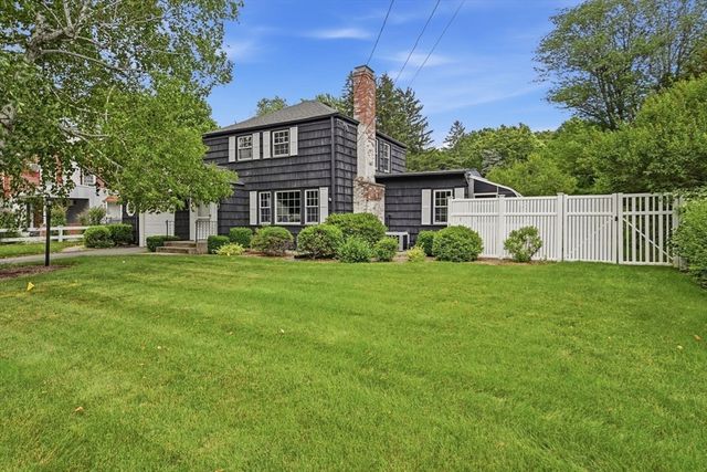47 Fenway Dr, Springfield, MA 01119