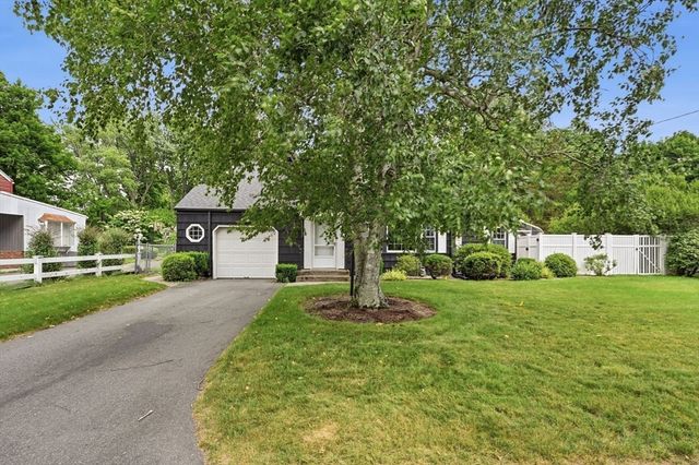 47 Fenway Dr, Springfield, MA 01119