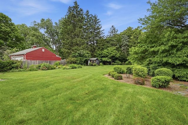 47 Fenway Dr, Springfield, MA 01119