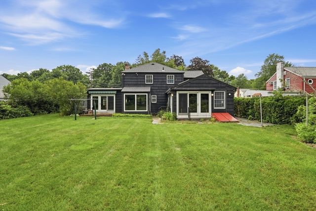 47 Fenway Dr, Springfield, MA 01119