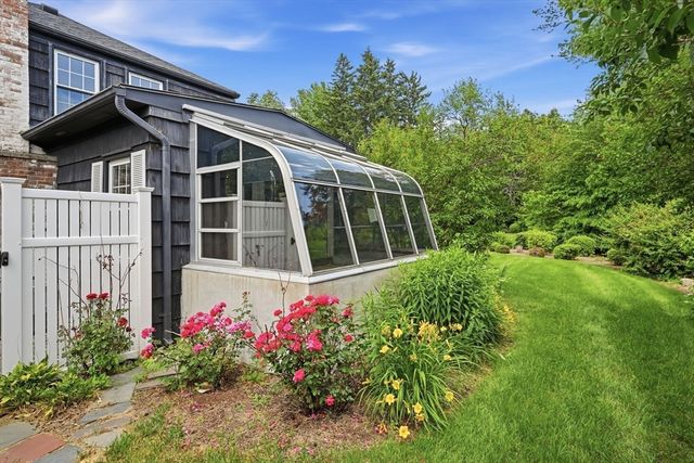 47 Fenway Dr, Springfield, MA 01119