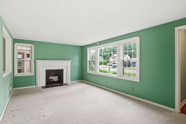 47 Fenway Dr, Springfield, MA 01119
