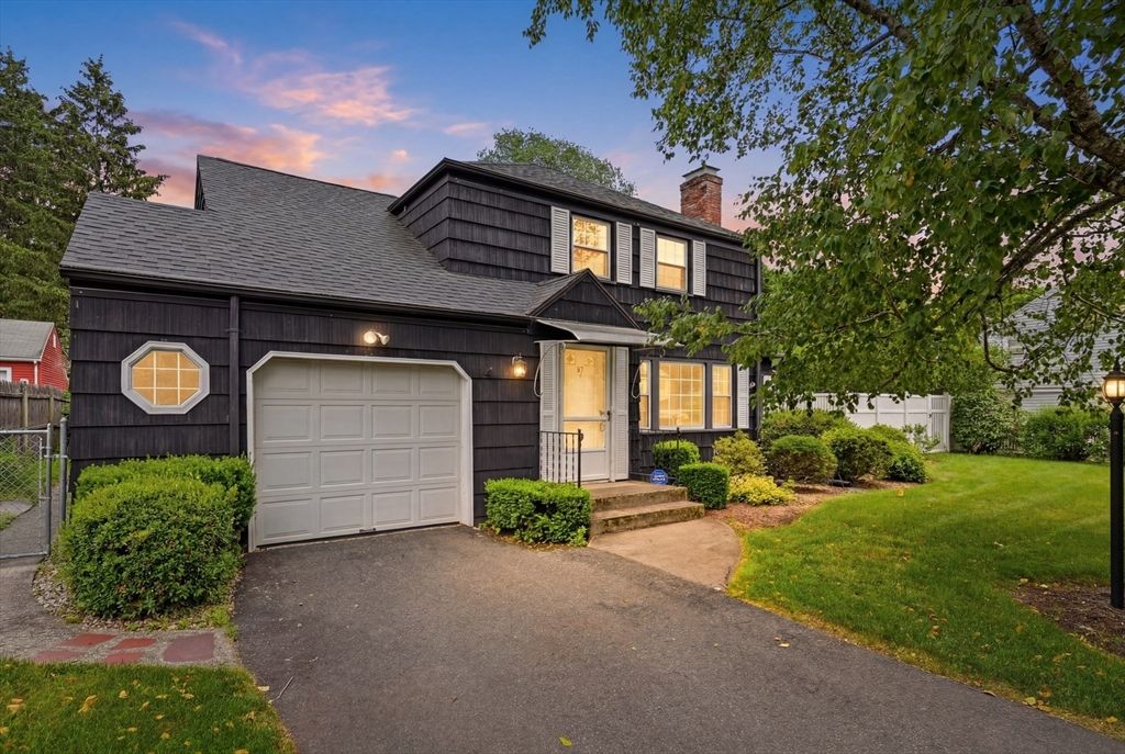47 Fenway Dr, Springfield, MA 01119