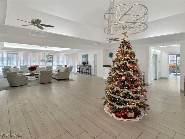 170 Turtle Lake CT 211, Naples, FL 34105