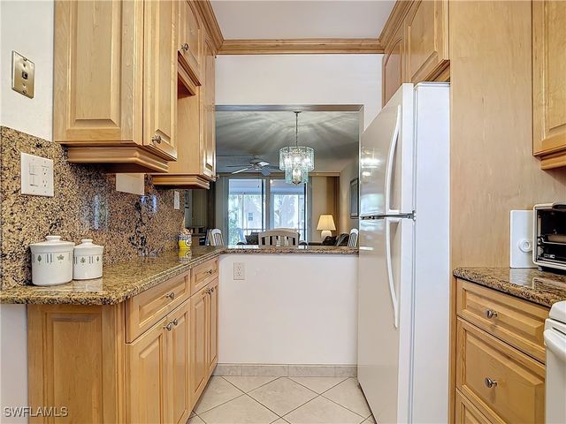 170 Turtle Lake CT 211, Naples, FL 34105