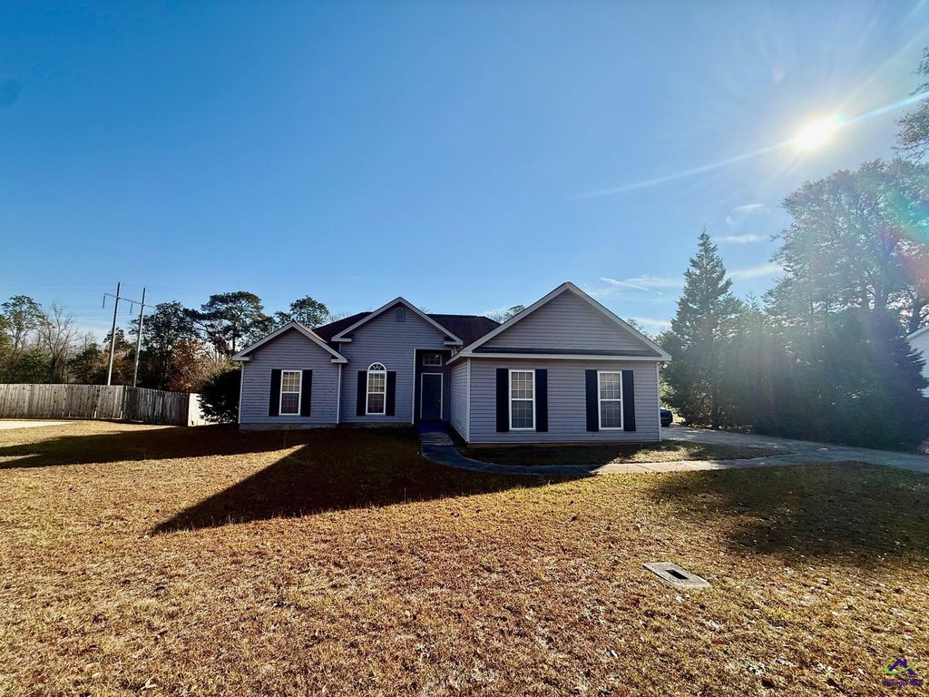 125 Eastwick Drive, Kathleen, GA 31047