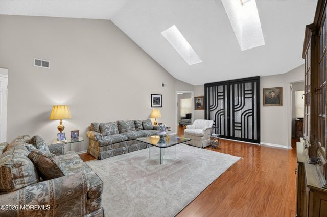 25 Hansom Lane, Marlboro, NJ 07746