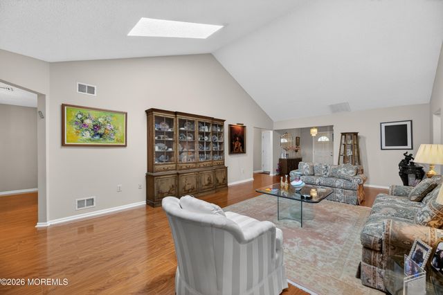 25 Hansom Lane, Marlboro, NJ 07746