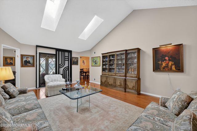 25 Hansom Lane, Marlboro, NJ 07746