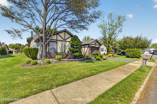 25 Hansom Lane, Marlboro, NJ 07746