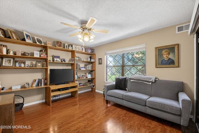 25 Hansom Lane, Marlboro, NJ 07746