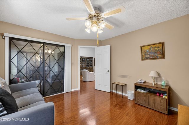 25 Hansom Lane, Marlboro, NJ 07746