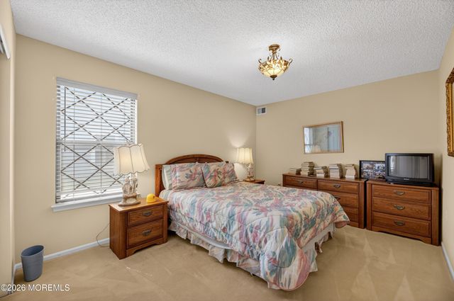 25 Hansom Lane, Marlboro, NJ 07746