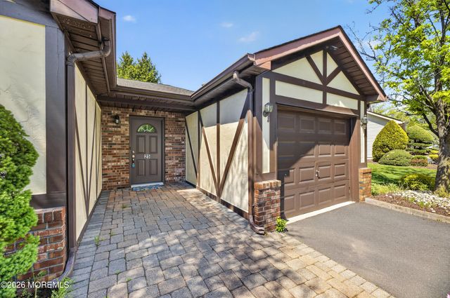 25 Hansom Lane, Marlboro, NJ 07746