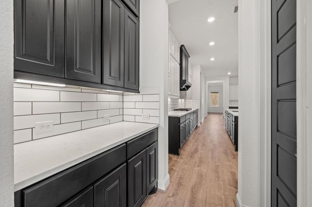 18935 Wild Thornberry Drive, Tomball, TX 77377