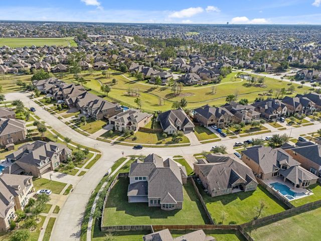 18935 Wild Thornberry Drive, Tomball, TX 77377