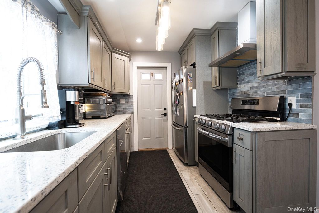 13 E Walnut Street, Central Islip, NY 11722