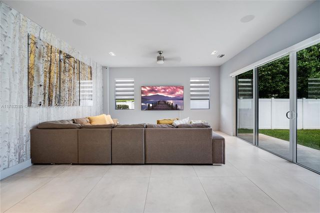 10135 NW 77th St, Doral, FL 33178