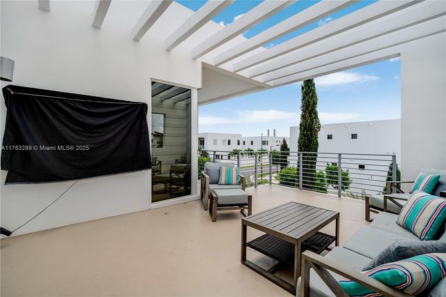 10135 NW 77th St, Doral, FL 33178