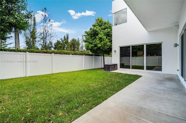 10135 NW 77th St, Doral, FL 33178