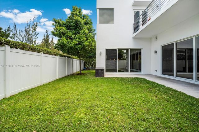 10135 NW 77th St, Doral, FL 33178