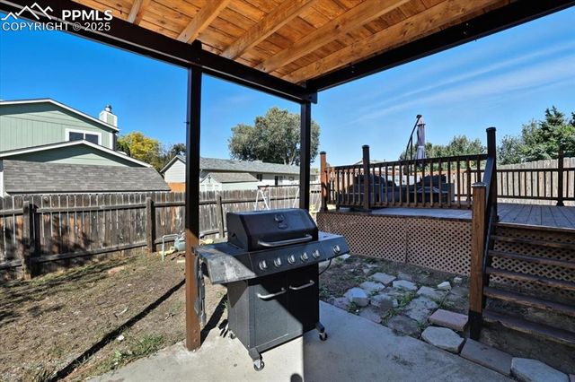 995 Square Dance Lane, Fountain, CO 80817