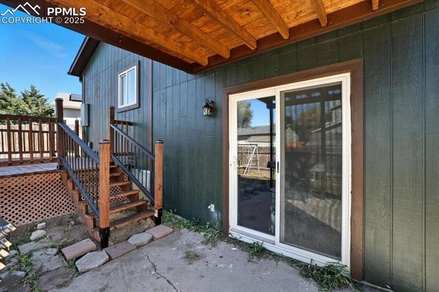 995 Square Dance Lane, Fountain, CO 80817